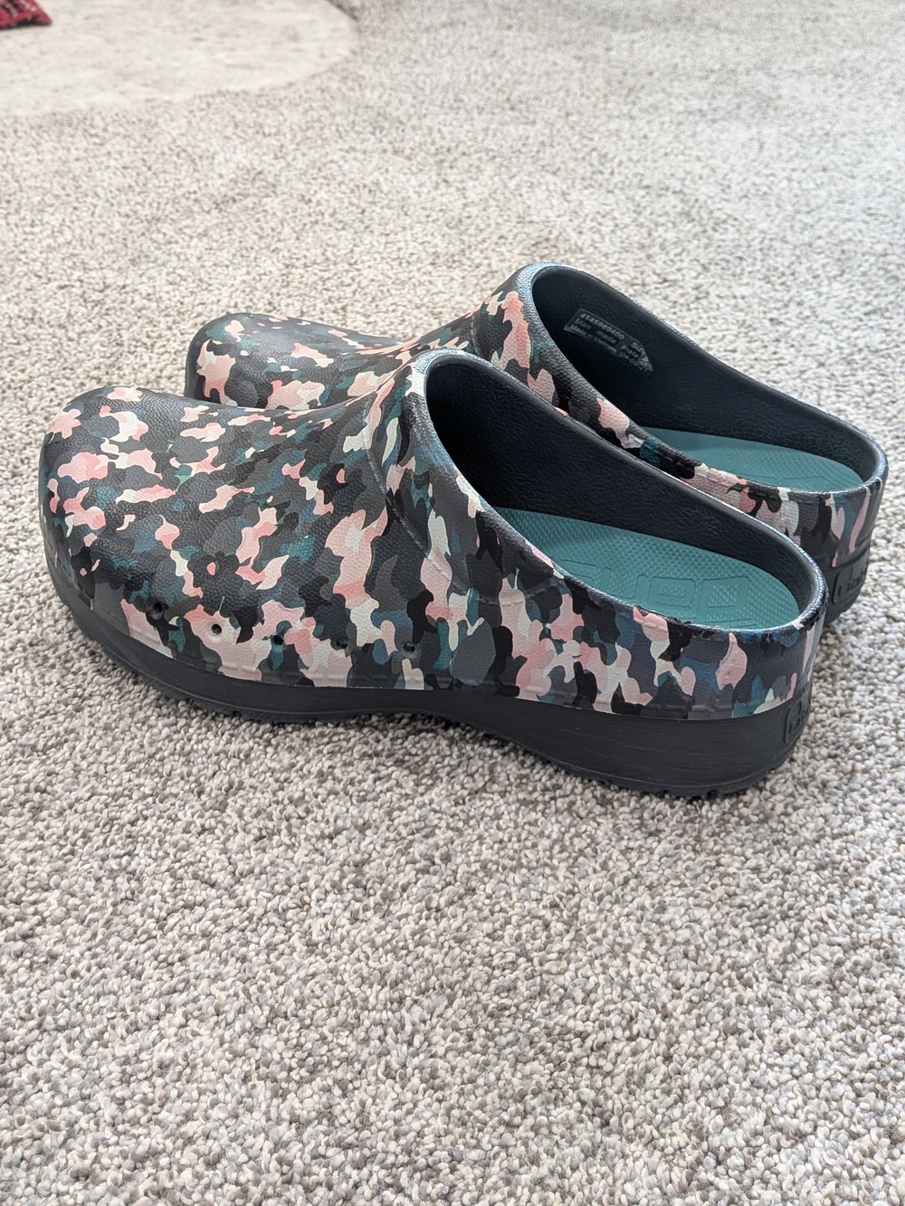 Dansko Croc Like Pink Camo Clogs Size EU40 US9.5-10 Rubber Easy Clean Comfort